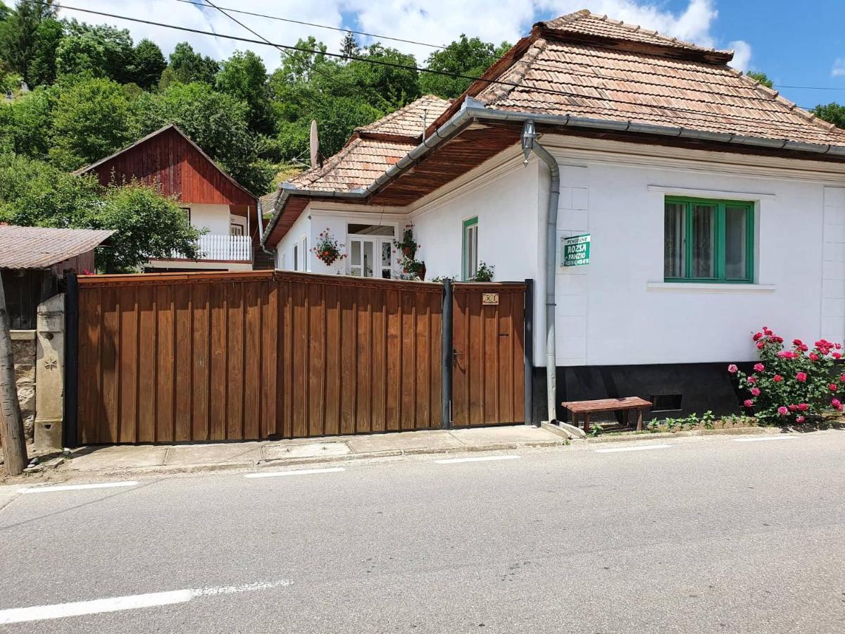 Rózsa Panzió Rimetea Exterior foto